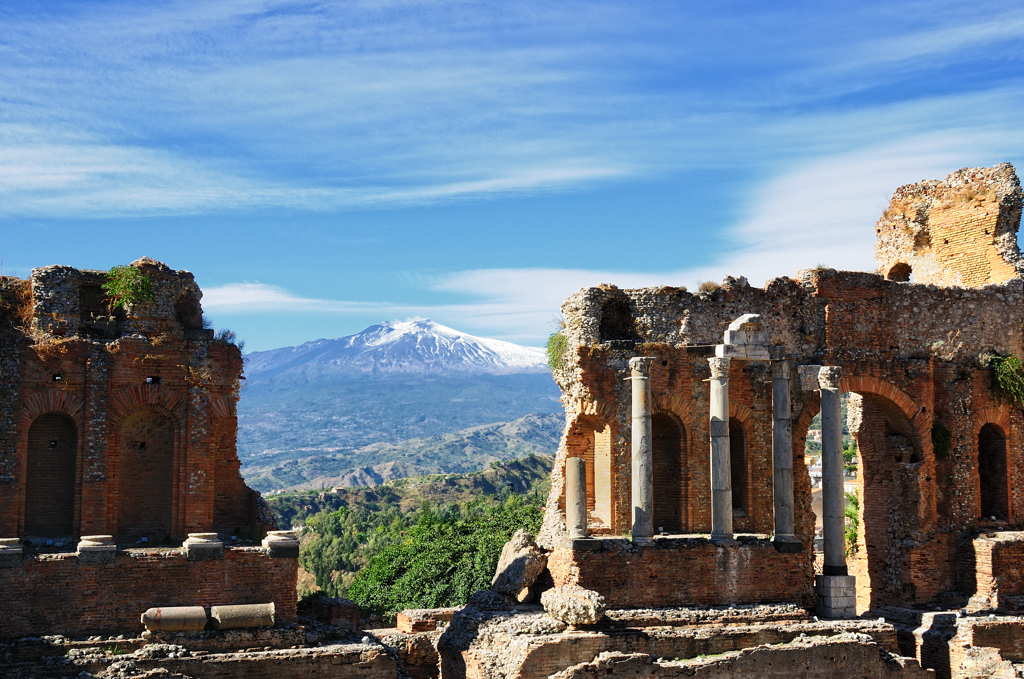advantage/img/tours/2023/710/Nature-rules-at-Taormina-Greek-Amphitheater-10-11-111.jpg