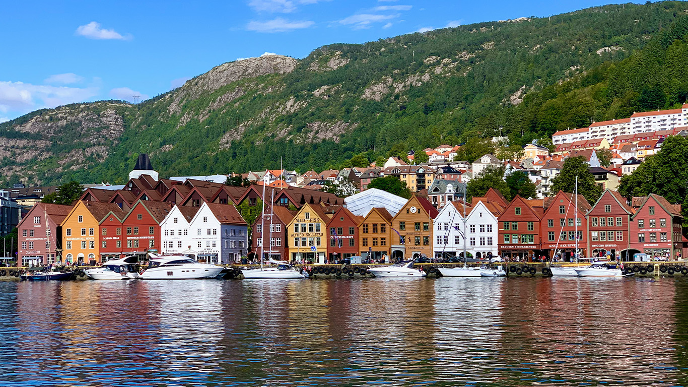 Nordic Discovery Sweden, Finnish Lapland & 5-Night Cruise of Norway's Coast