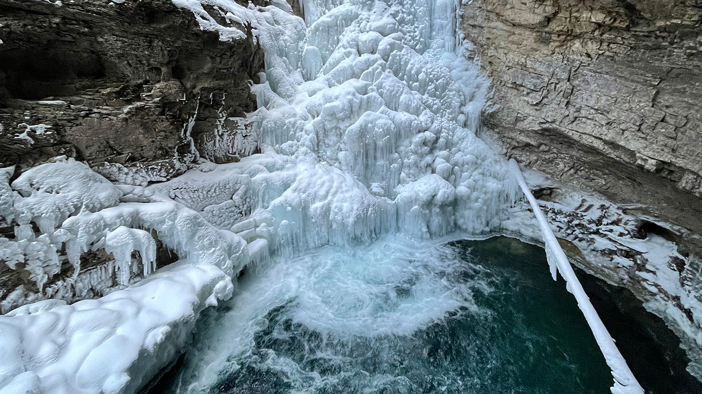 Aurora Adventure Winter in the Canadian Rockies & the Yukon