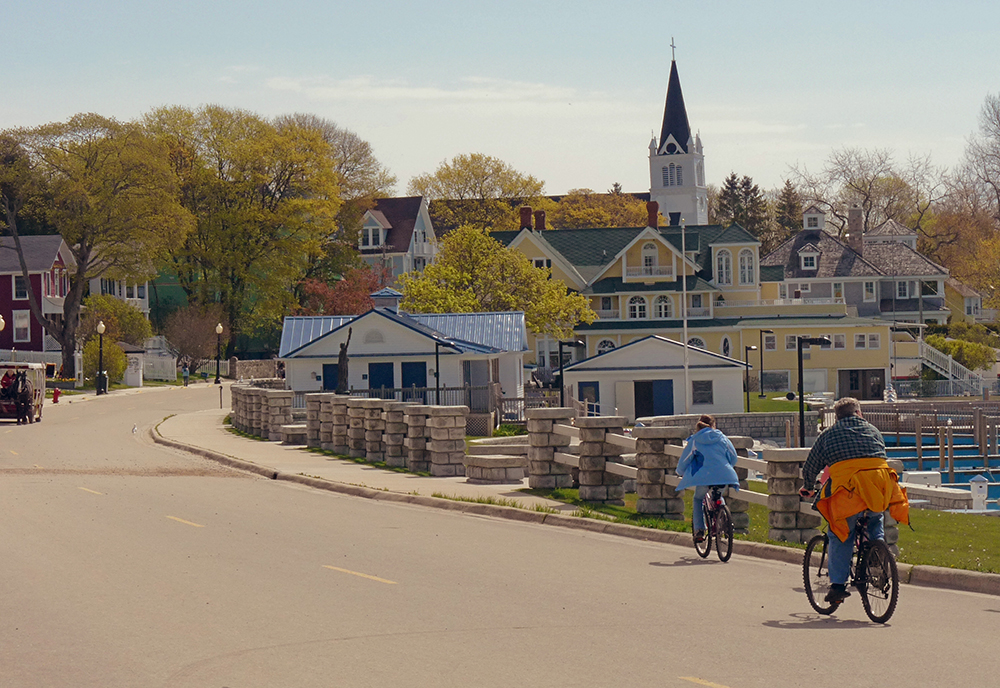 Mackinac Island featuring the Tulip Time Festival